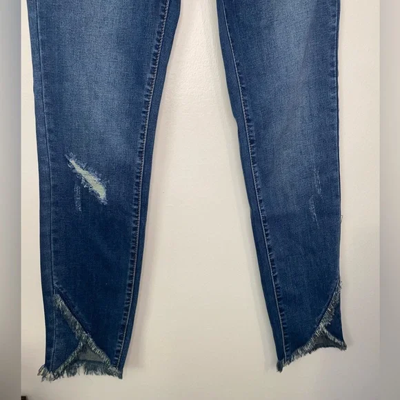 NWT Judy Blue Jeans Womens Size 5/27 Skinny Fit Mid Rise Denim Frayed Tulip Hem - Picture 3 of 11